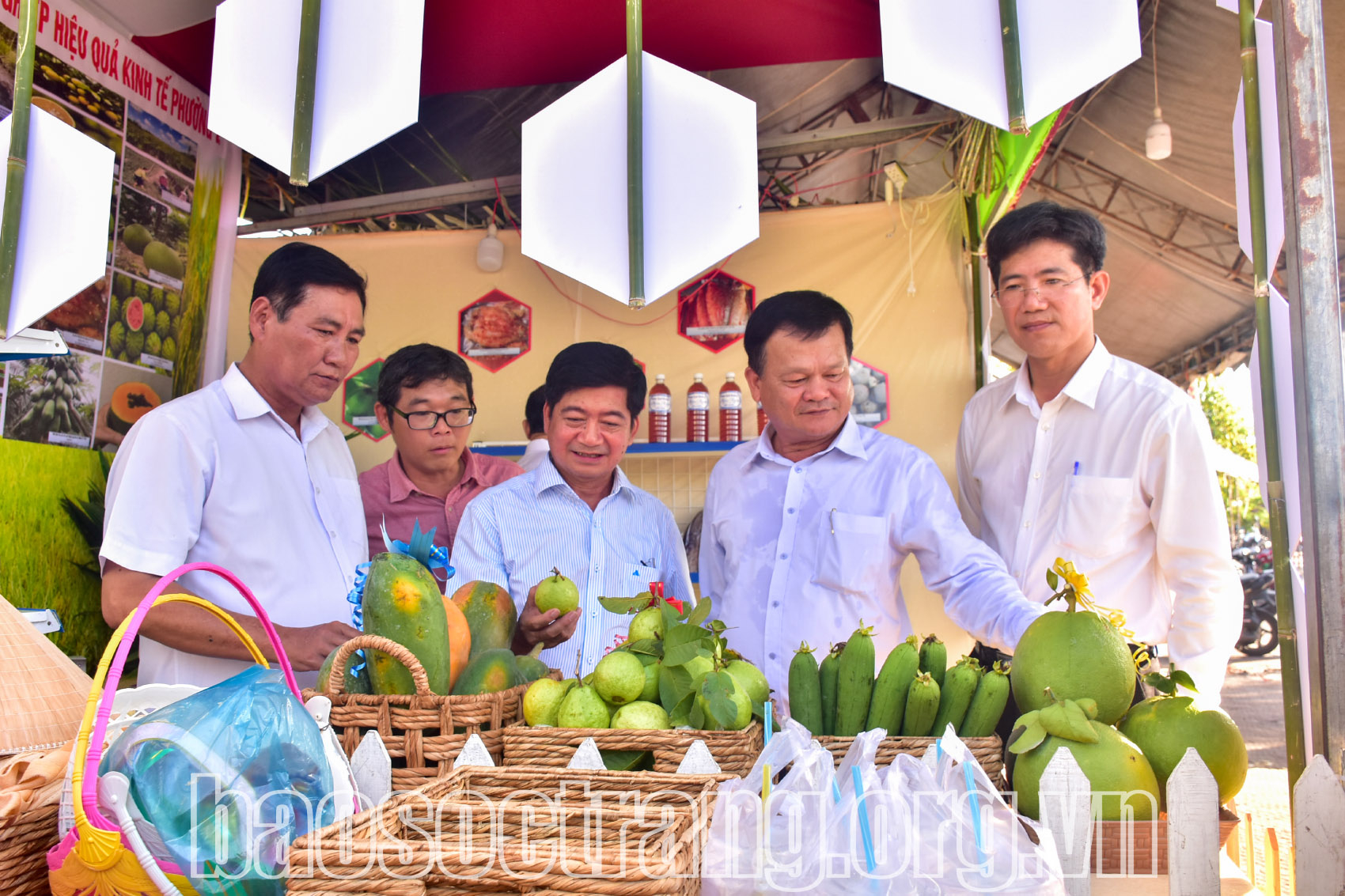 Khai mạc Tuần lễ hoạt động Văn hóa - Thương mại thị xã Ngã Năm lần thứ II