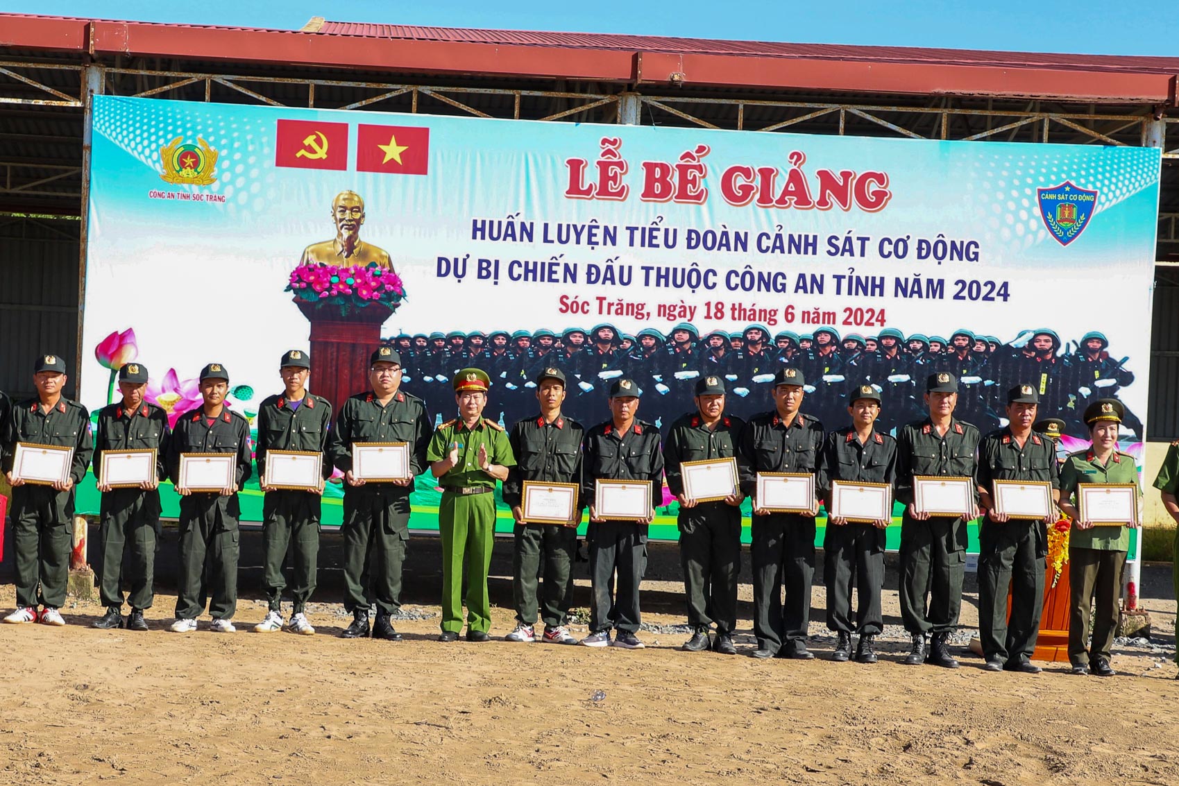 Bế giảng huấn luyện Tiểu đoàn Cảnh sát cơ động dự bị chiến đấu thuộc Công an tỉnh Sóc Trăng