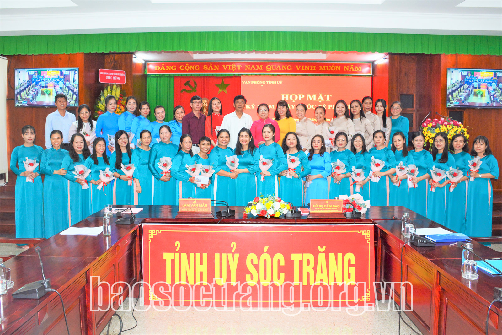 Tổ chức Họp mặt kỷ niệm ngày Quốc tế Phụ nữ 8/3 và Hội nghị cán bộ, công chức, người lao động