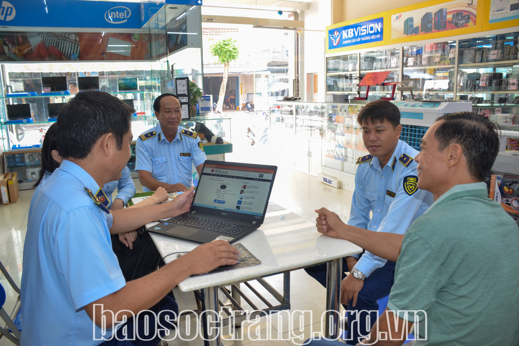 Tăng cường công tác quản lý trong lĩnh vực thương mại điện tử