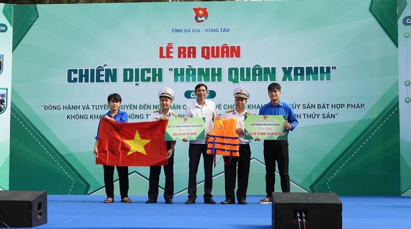 Tuổi trẻ Hải quân hưởng ứng chiến dịch tình nguyện “Hành quân xanh”