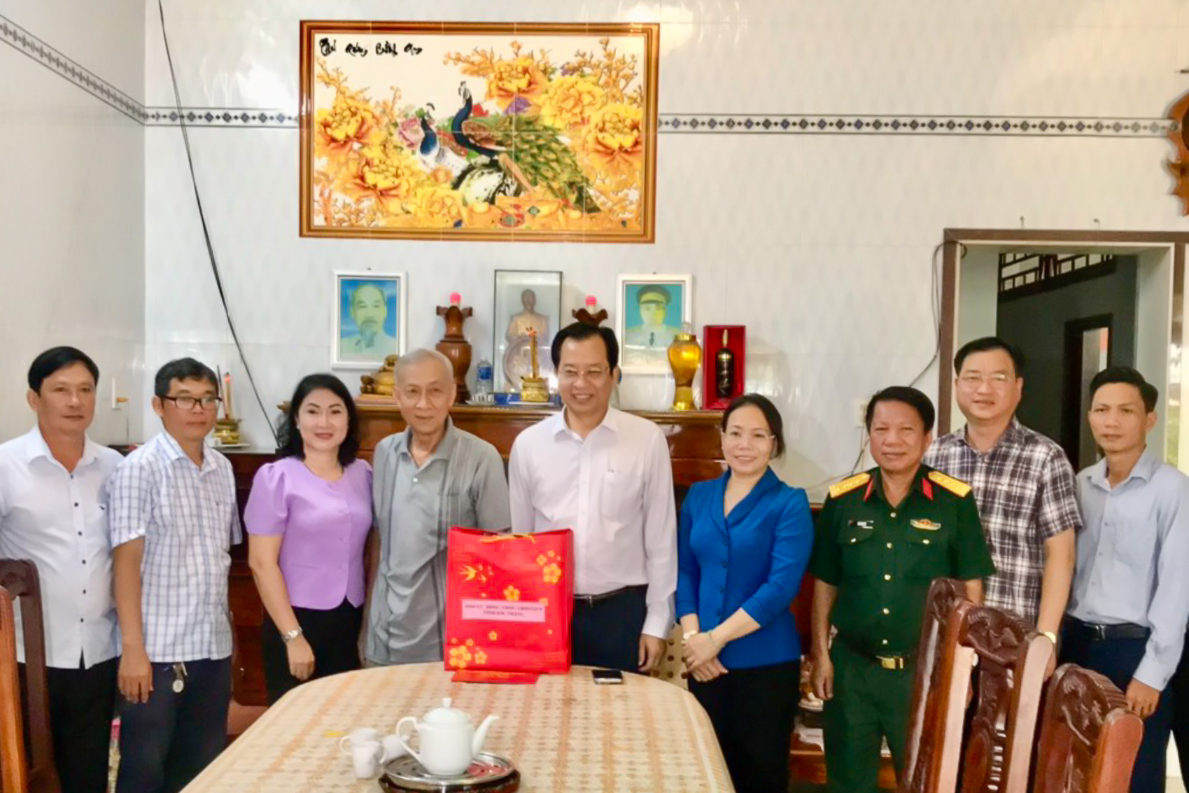 Lãnh đạo tỉnh thăm, tặng quà gia đình chính sách nhân kỷ niệm ngày Thương binh - Liệt sĩ