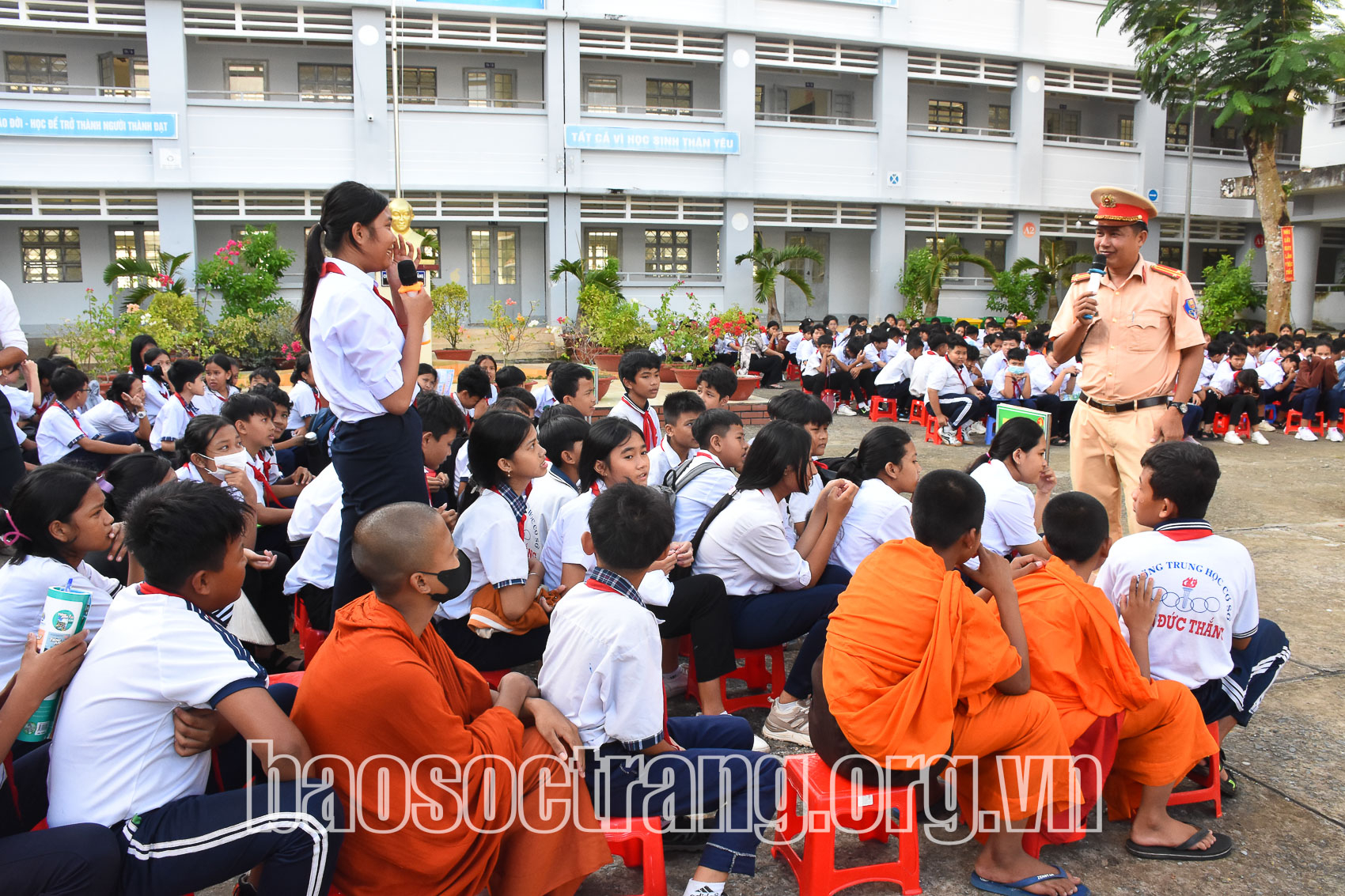 Vì an toàn giao thông cho học sinh
