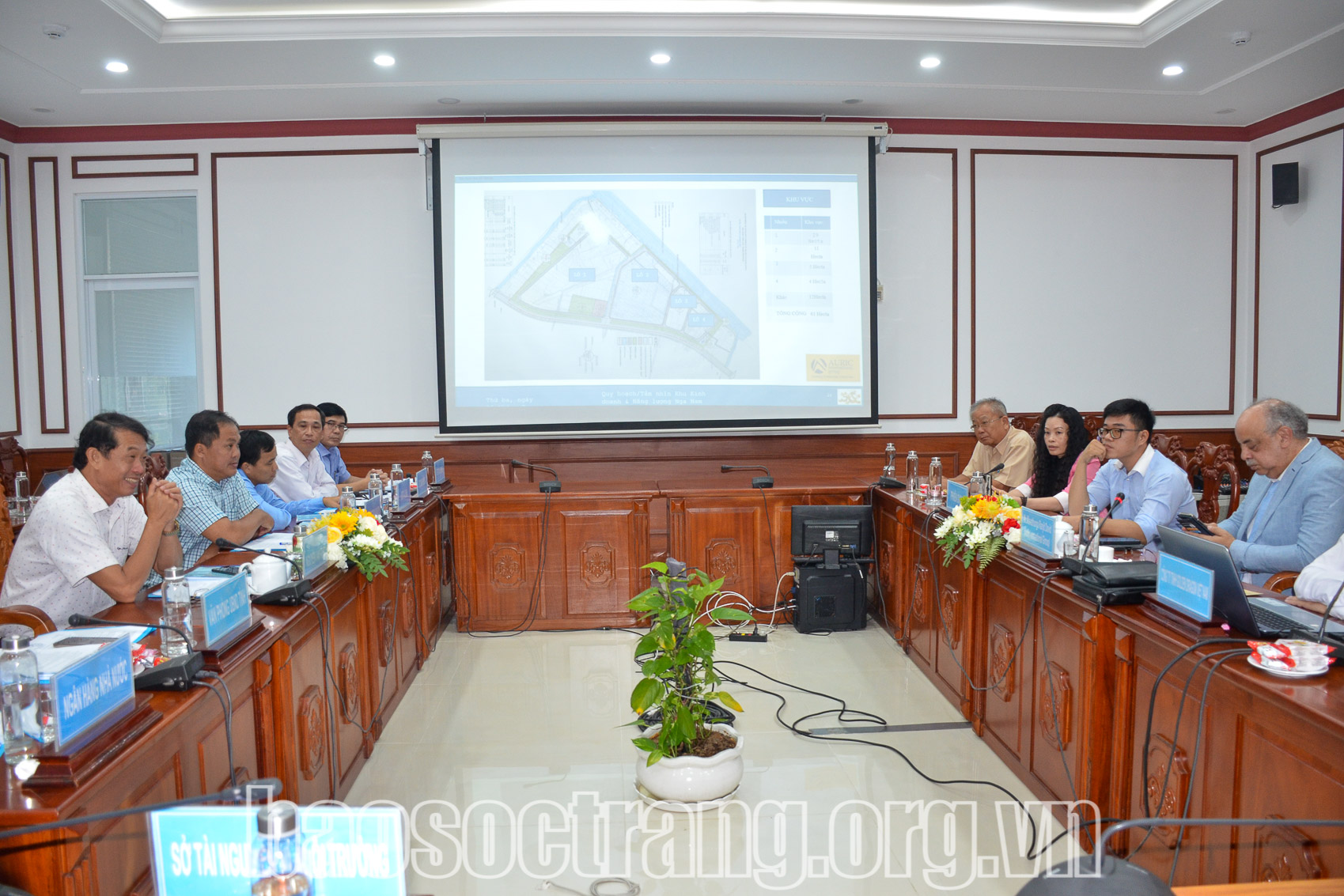 UBND tỉnh Sóc Trăng làm việc với Công ty Trách nhiệm hữu hạn Đầu tư Tổng hợp Golden Dragon Việt Nam và Tập đoàn Auric internationnal