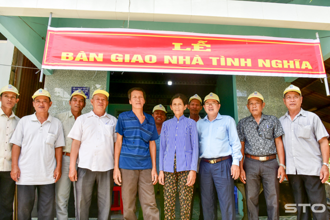 Bàn giao nhà tình nghĩa cho cựu chiến binh nghèo