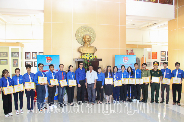 Tuyên dương 20 thanh niên tiên tiến làm theo lời Bác