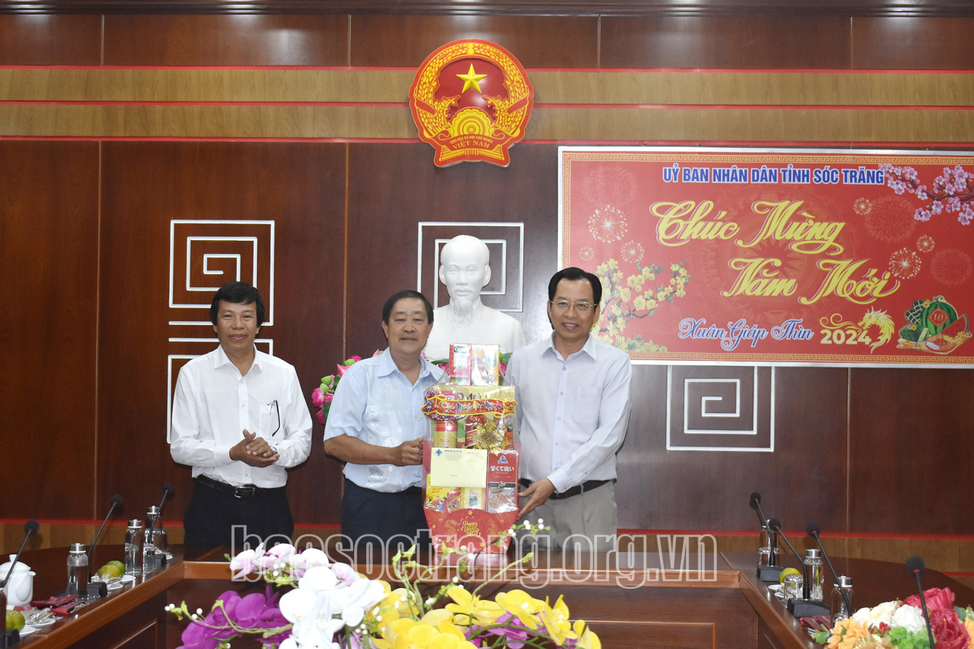 Lãnh đạo Trường Đại học Cần Thơ thăm, chúc Tết UBND tỉnh Sóc Trăng