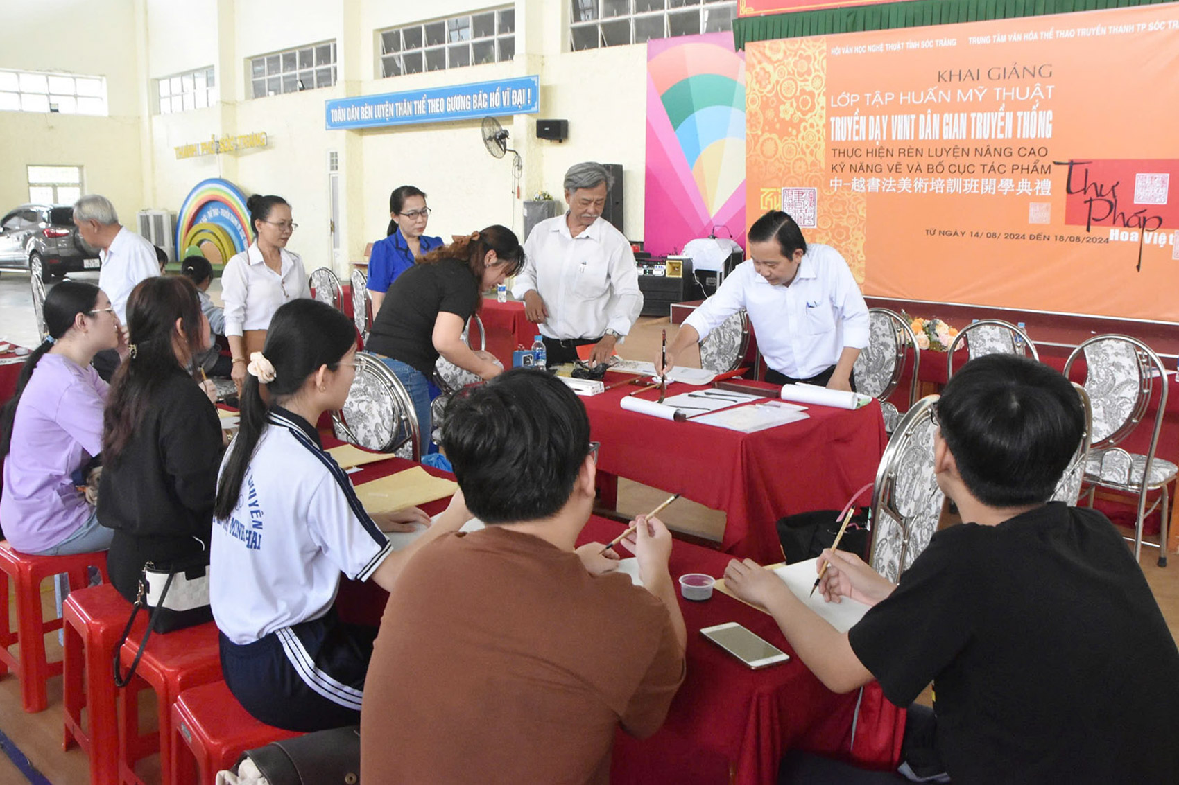 Khai giảng lớp tập huấn “Thực hiện rèn luyện nâng cao kỹ năng vẽ và bố cục tác phẩm thư pháp Hoa, Việt”