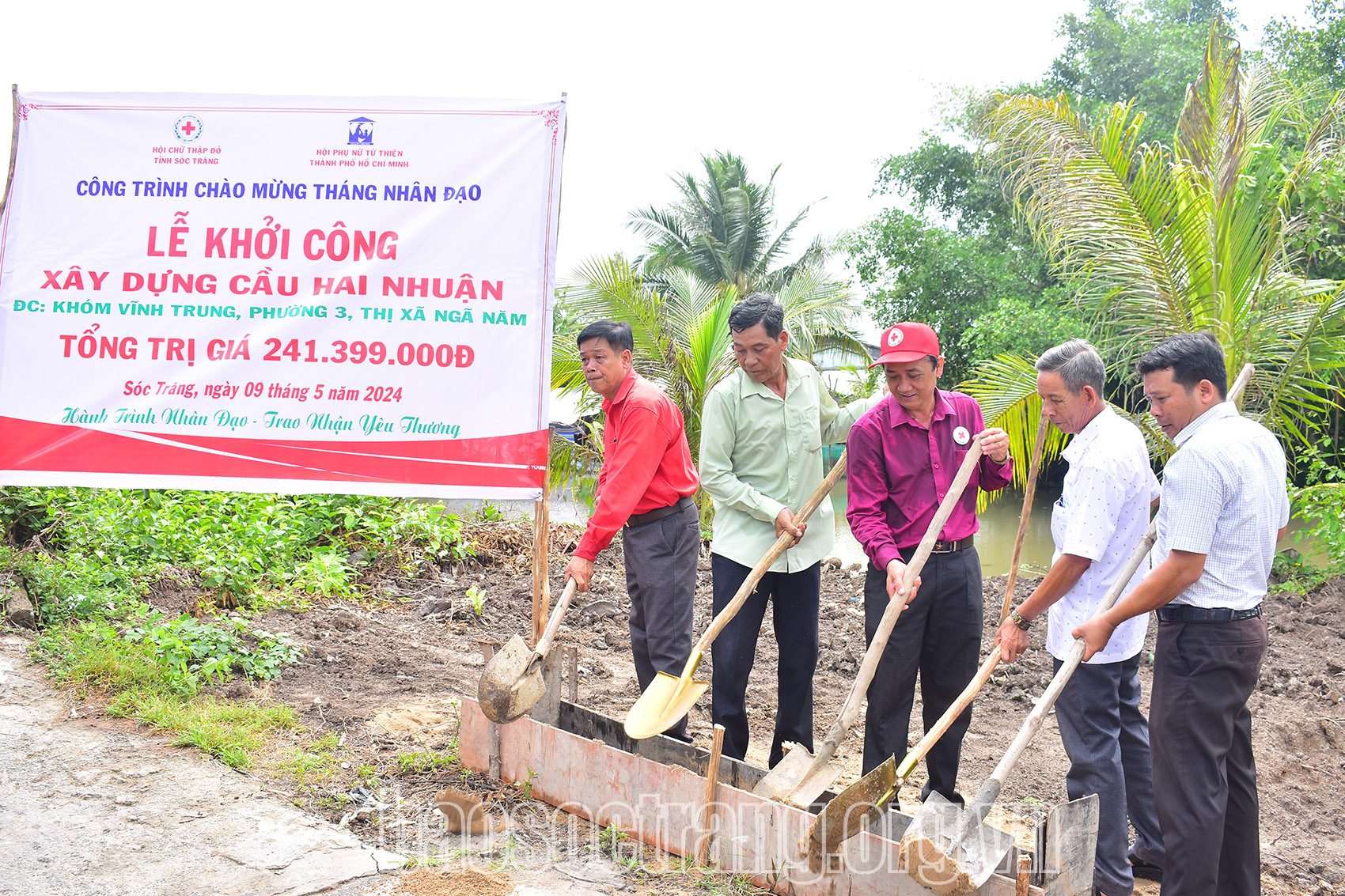 Khởi công xây cầu nông thôn trị giá trên 240 triệu đồng ở thị xã Ngã Năm