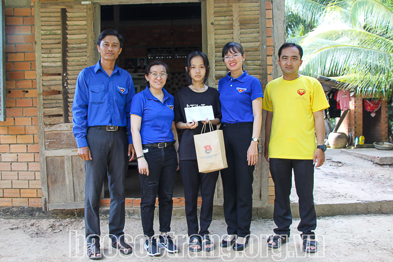 Huy động trên 240 triệu đồng tiếp sức “Em nuôi của Đoàn”