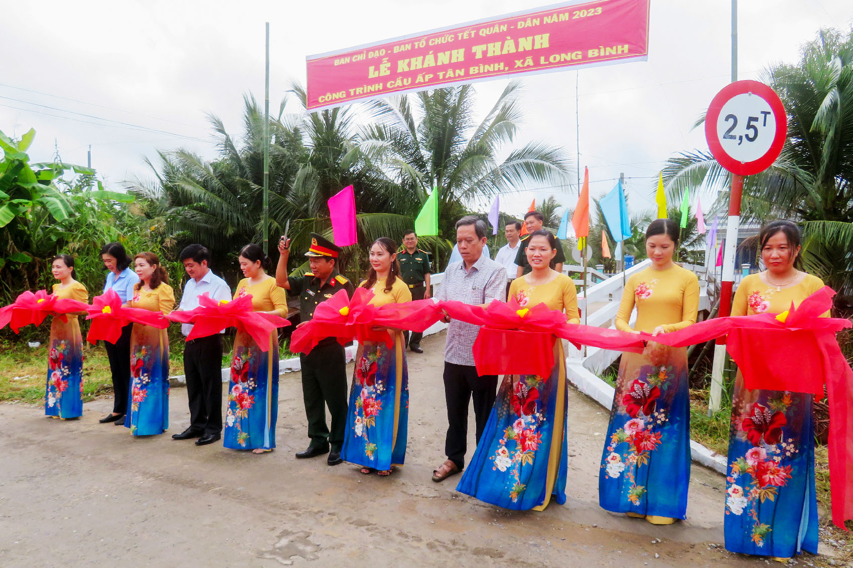 Phát huy sức mạnh khối đại đoàn kết toàn dân tộc, quyết tâm xây dựng quê hương Ngã Năm văn minh, giàu đẹp