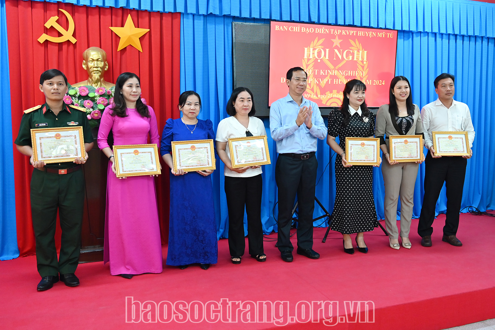 Tổ chức rút kinh nghiệm diễn tập khu vực phòng thủ huyện Mỹ Tú năm 2024