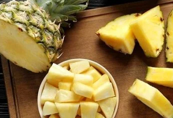 Những người không nên ăn quả dứa