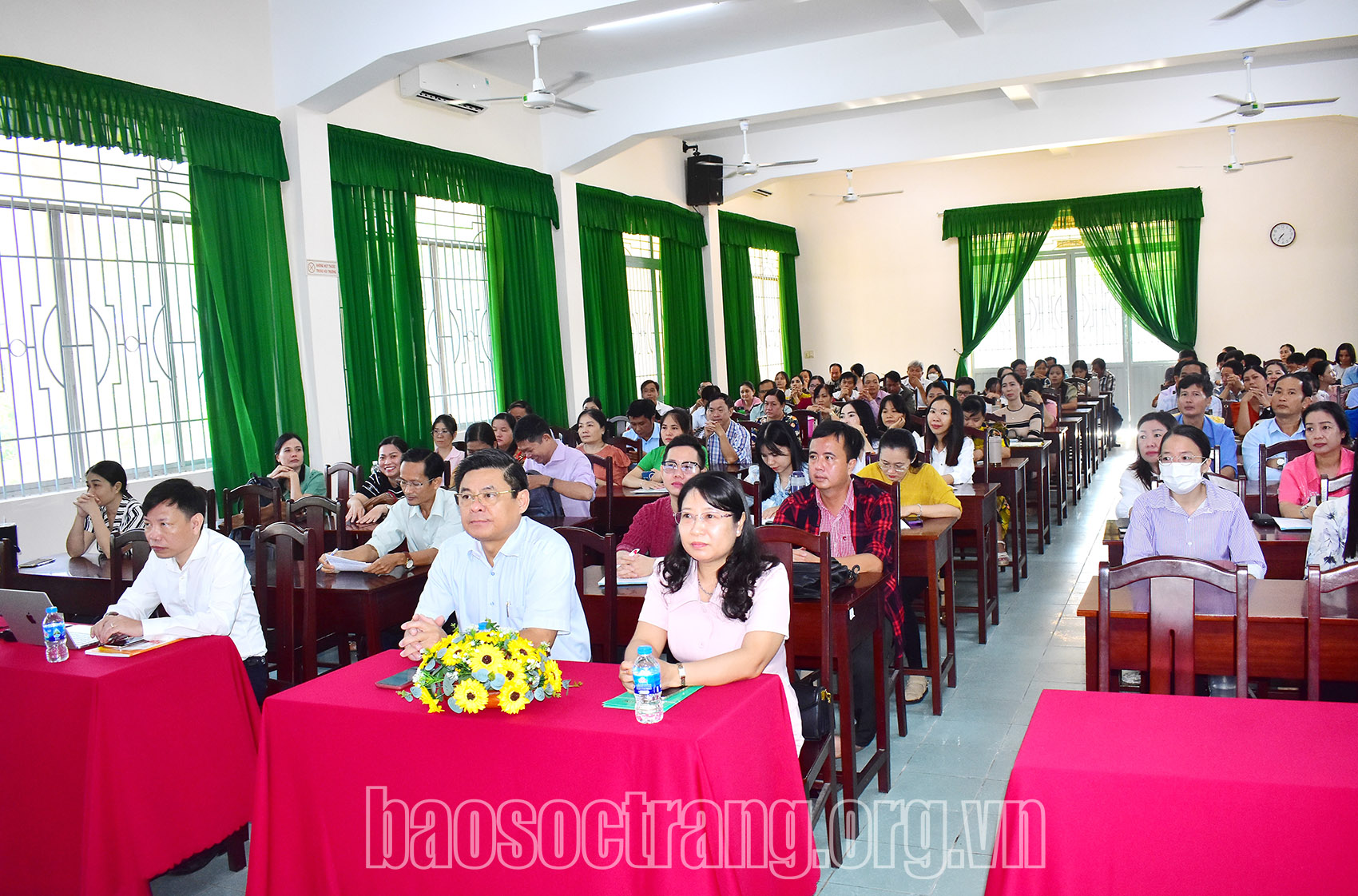 Tập huấn sử dụng sách giáo khoa lớp 5, 9, 12 cho hơn 3.200 giáo viên