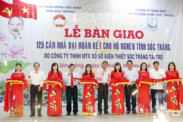 Bàn giao 125 căn nhà Đại đoàn kết cho hộ nghèo và gia đình chính sách