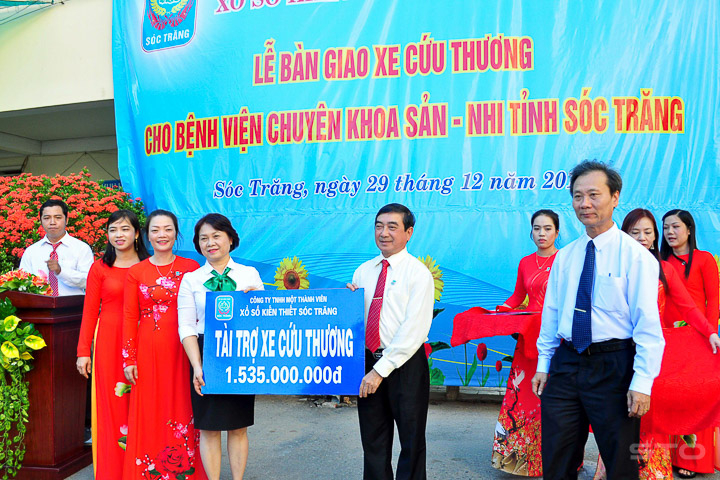 Bàn giao xe cứu thương cho Bệnh viện Chuyên khoa Sản Nhi