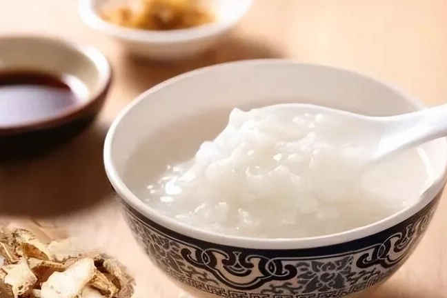 Chuyên gia khuyên bữa sáng nên hạn chế ăn cháo trắng và những thực phẩm này