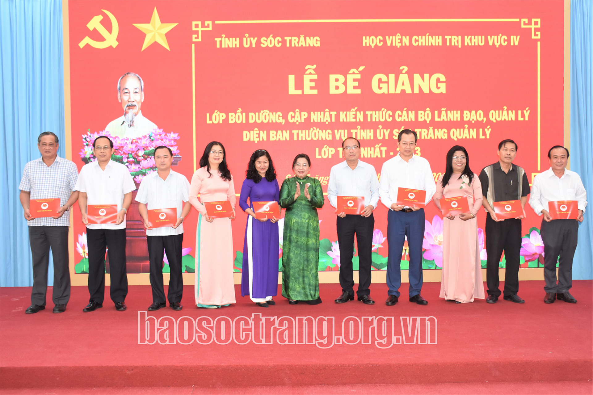 Bế giảng lớp bồi dưỡng, cập nhật kiến thức dành cho cán bộ lãnh đạo, quản lý