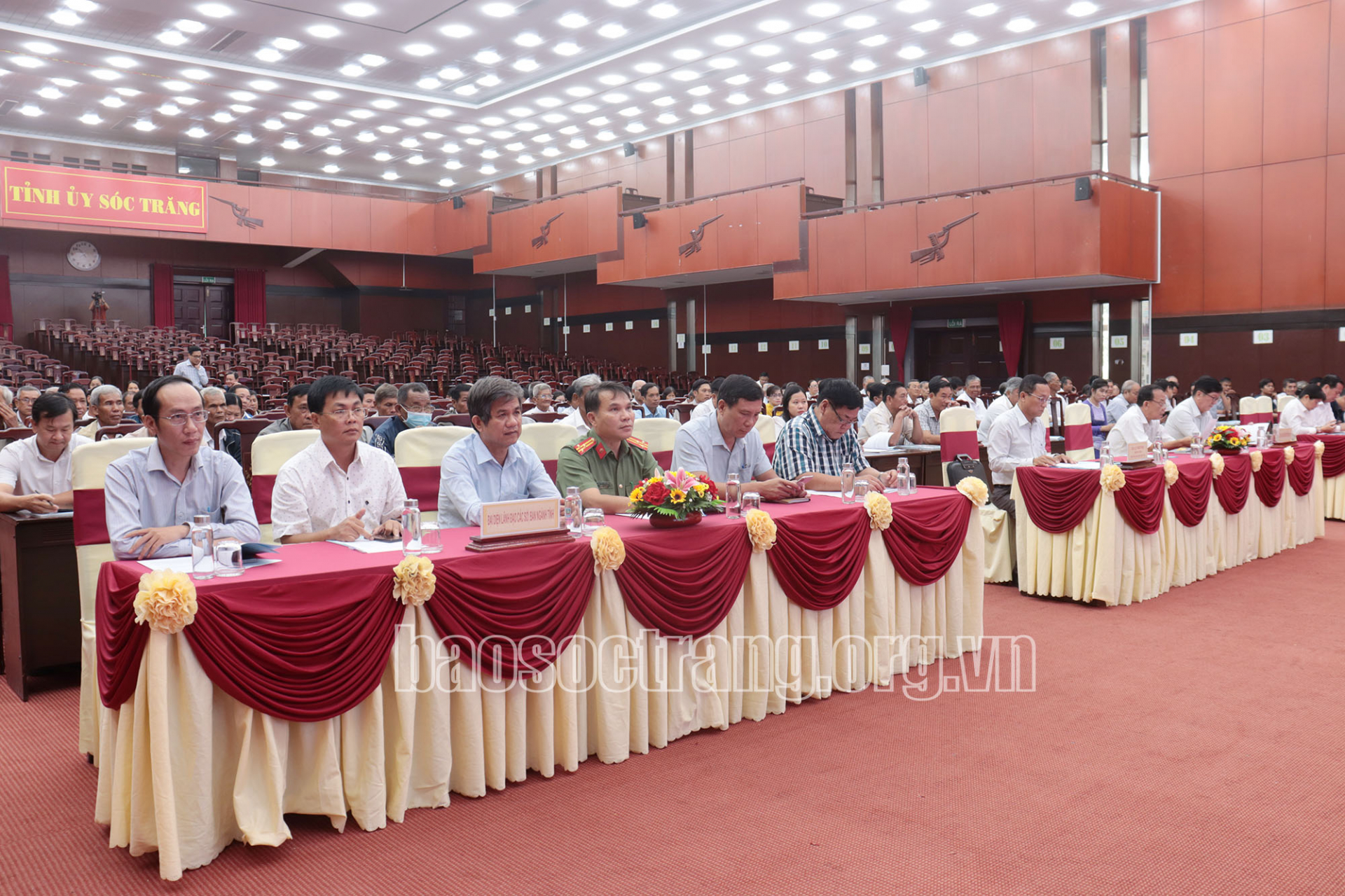 Chia sẻ, trao đổi kinh nghiệm, phổ biến, giáo dục pháp luật, vận động đồng bào dân tộc thiểu số