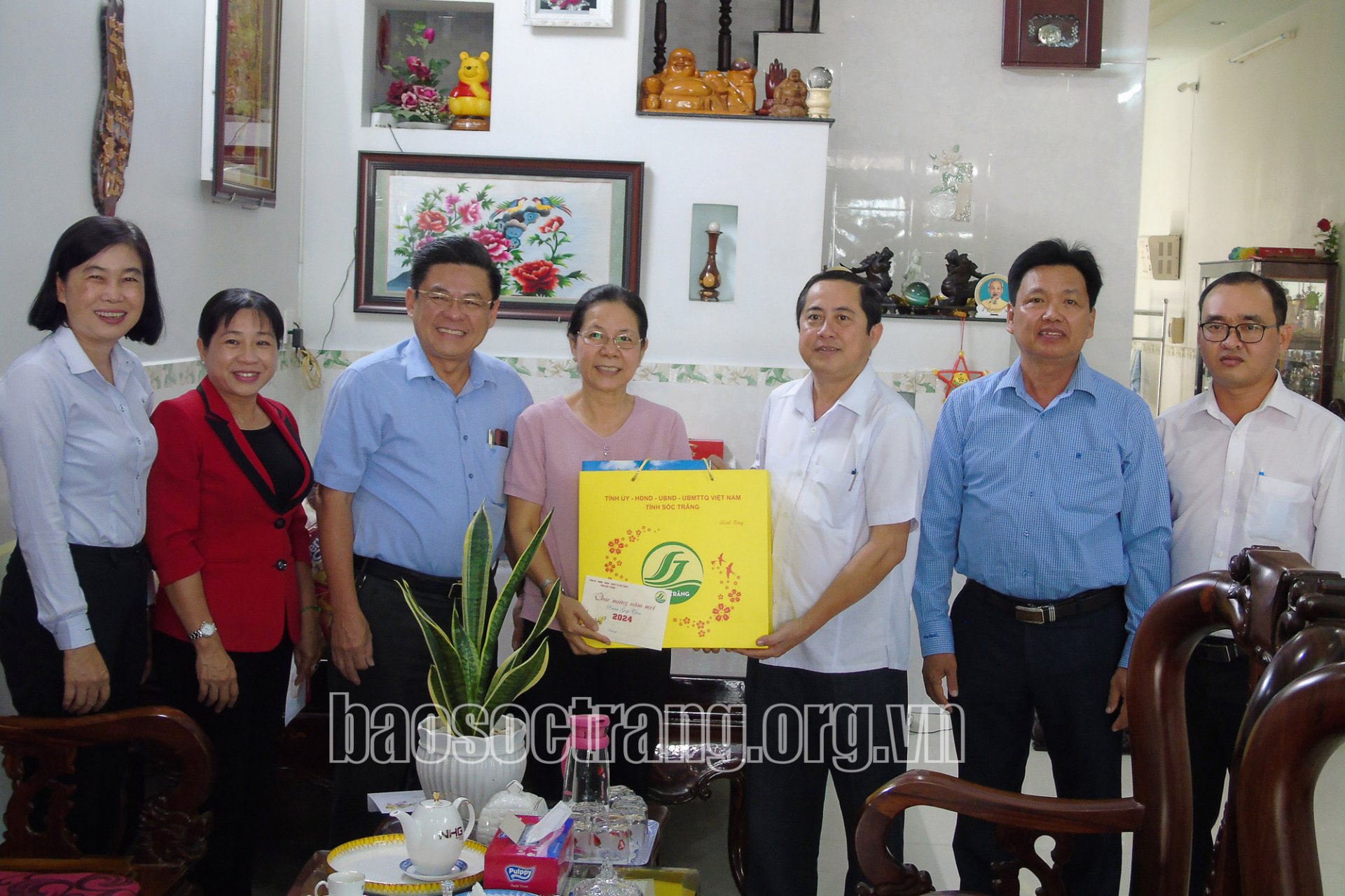 Đoàn cán bộ tỉnh thăm, chúc Tết tại thị xã Vĩnh Châu và thành phố Sóc Trăng