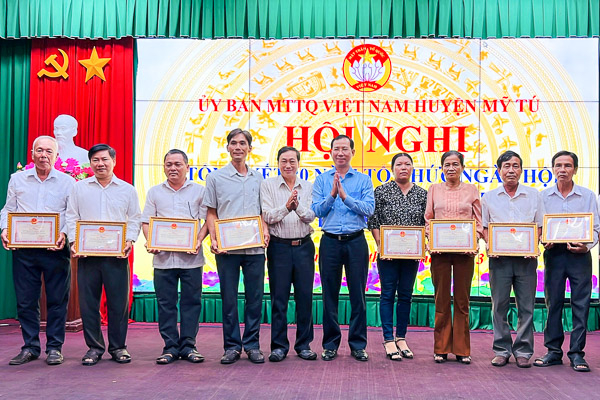 Ngày hội Đại đoàn kết toàn dân tộc trên địa bàn huyện Mỹ Tú được triển khai sâu rộng