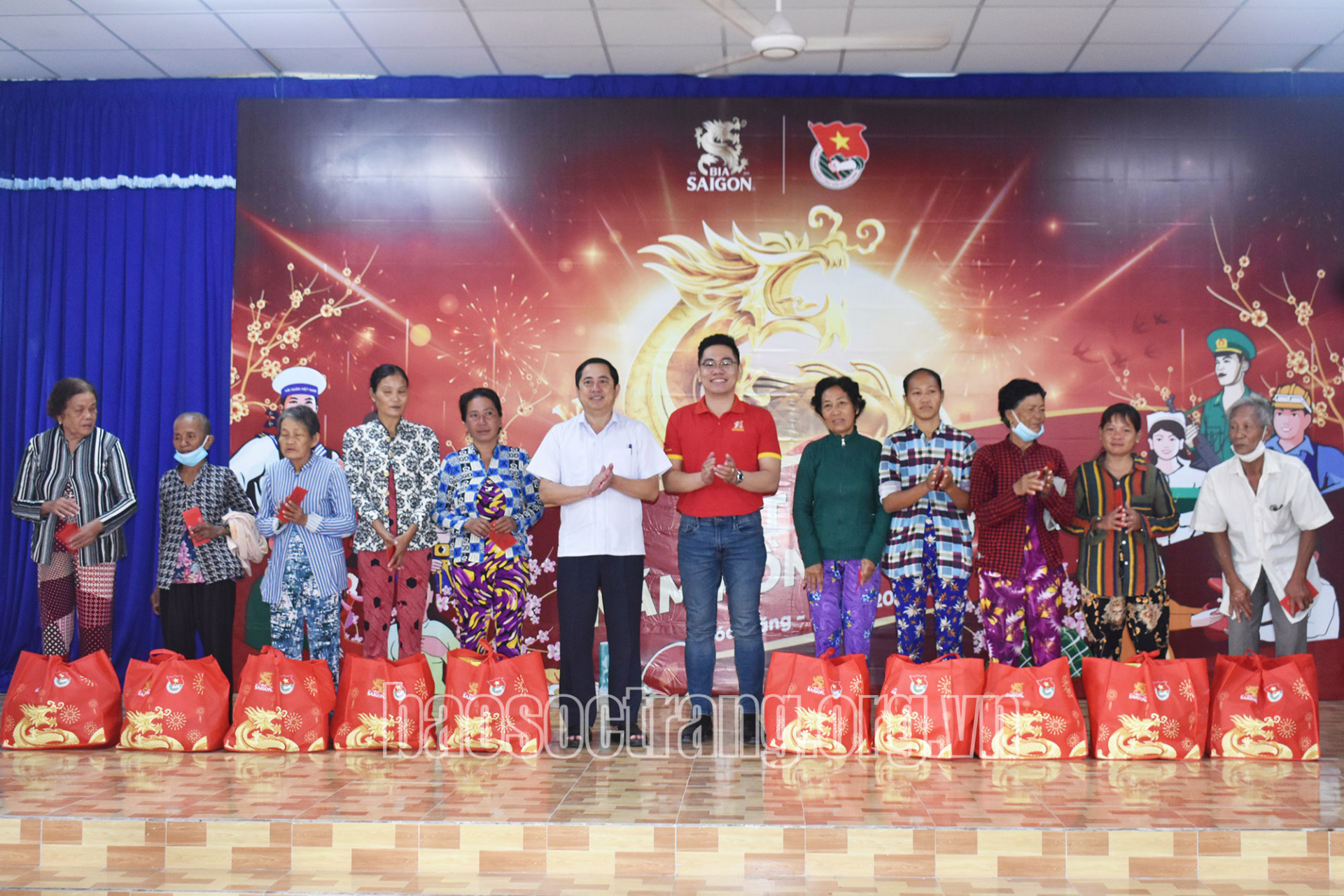 Tổ chức chương trình Tết sẻ chia - Năm Rồng khởi sắc