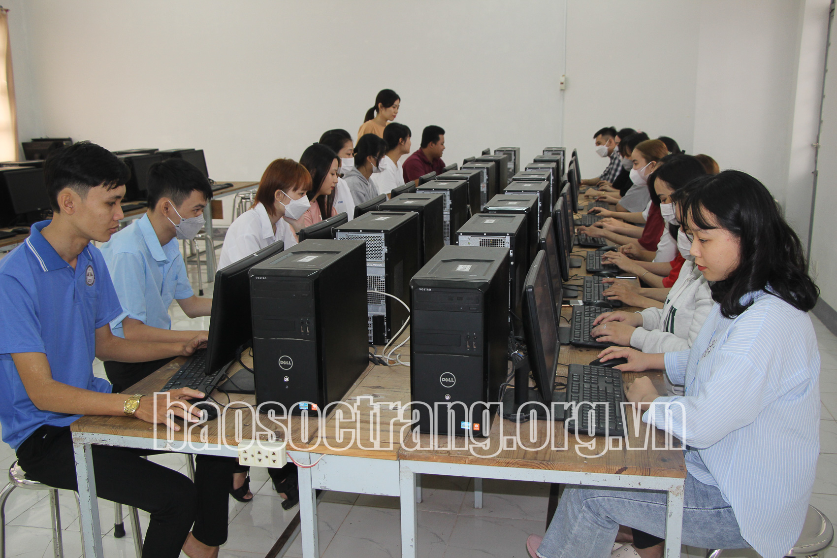 Chính sách miễn, giảm học phí, hỗ trợ chi phí học tập trình độ trung cấp, cao đẳng