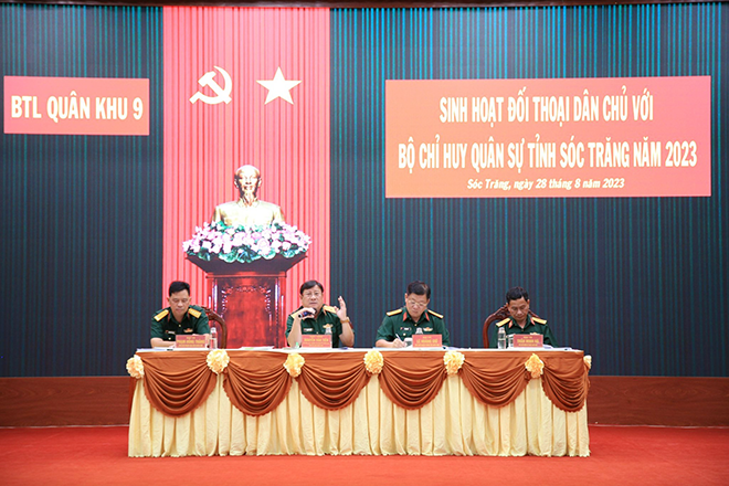 Đối thoại dân chủ với cán bộ, chiến sĩ Bộ Chỉ huy Quân sự tỉnh Sóc Trăng