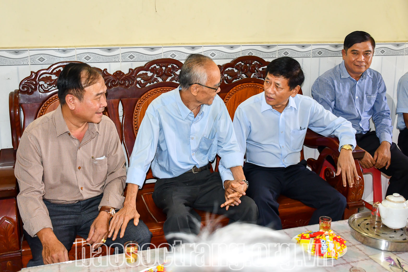 Bí thư Tỉnh ủy Lâm Văn Mẫn thăm, tặng quà gia đình chính sách tại thành phố Sóc Trăng