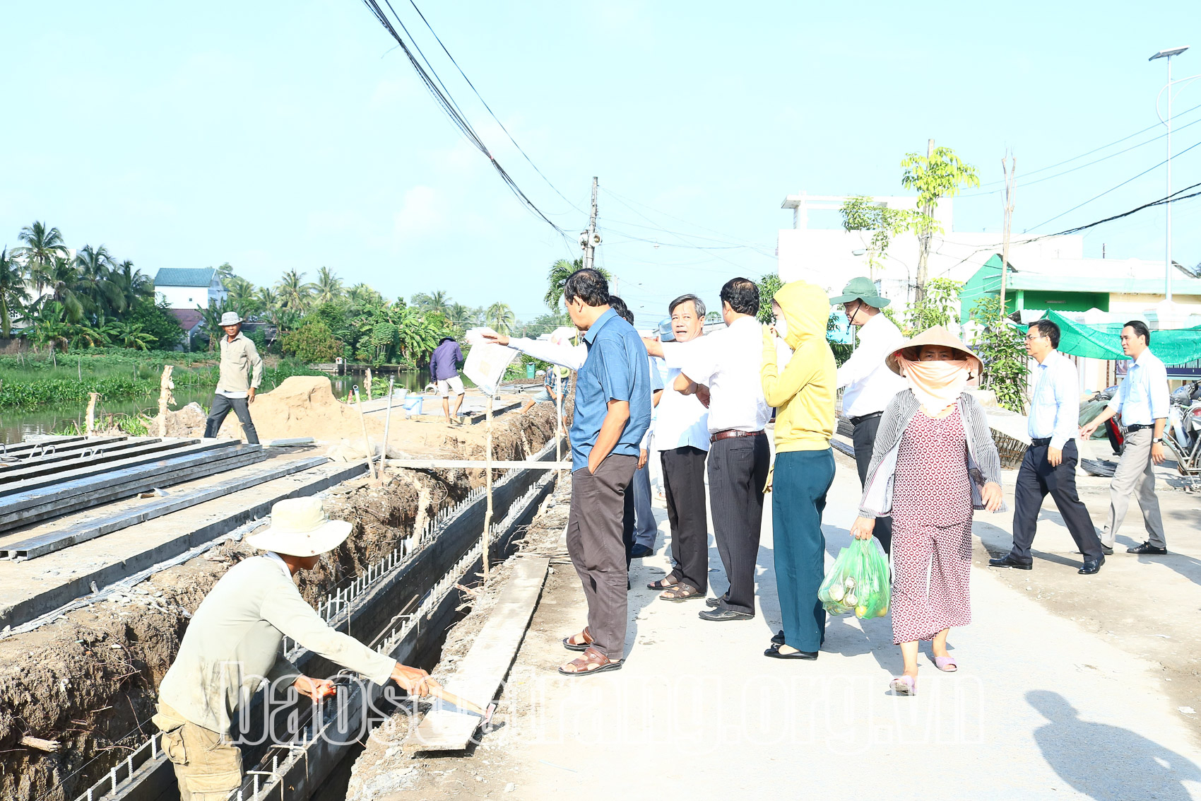 Đầu tư phát triển hạ tầng kinh tế - xã hội trong xây dựng nông thôn mới