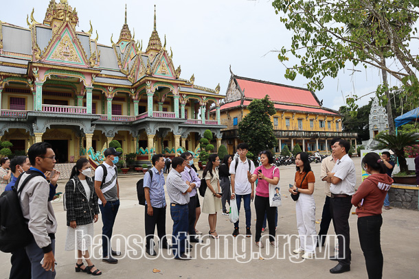 Đẩy mạnh hoạt động du lịch, góp phần phát triển kinh tế - xã hội địa phương
