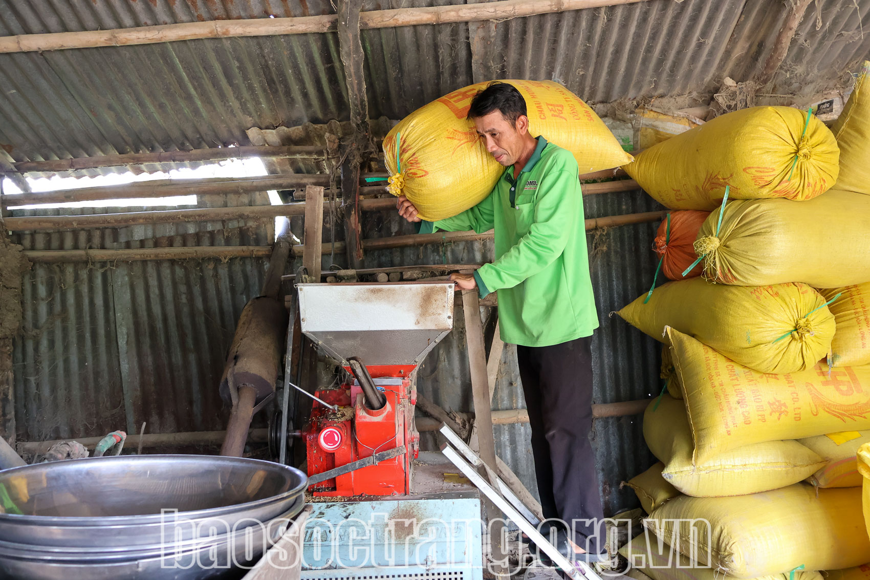 Người cựu chiến binh dân tộc Khmer với đôi bàn tay cần cù