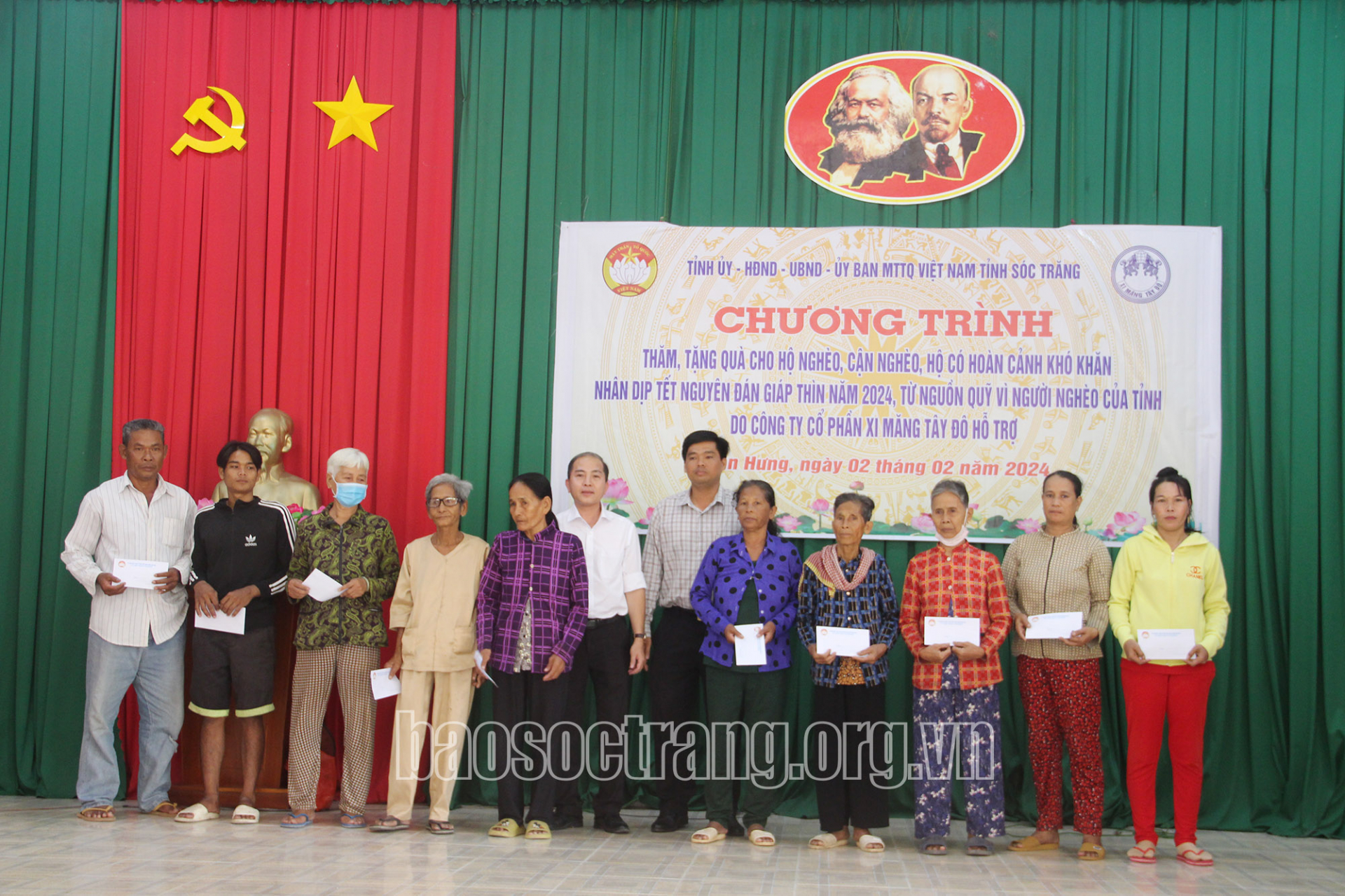 Trao 200 suất quà Tết cho hộ nghèo, cận nghèo tại huyện Châu Thành và Long Phú