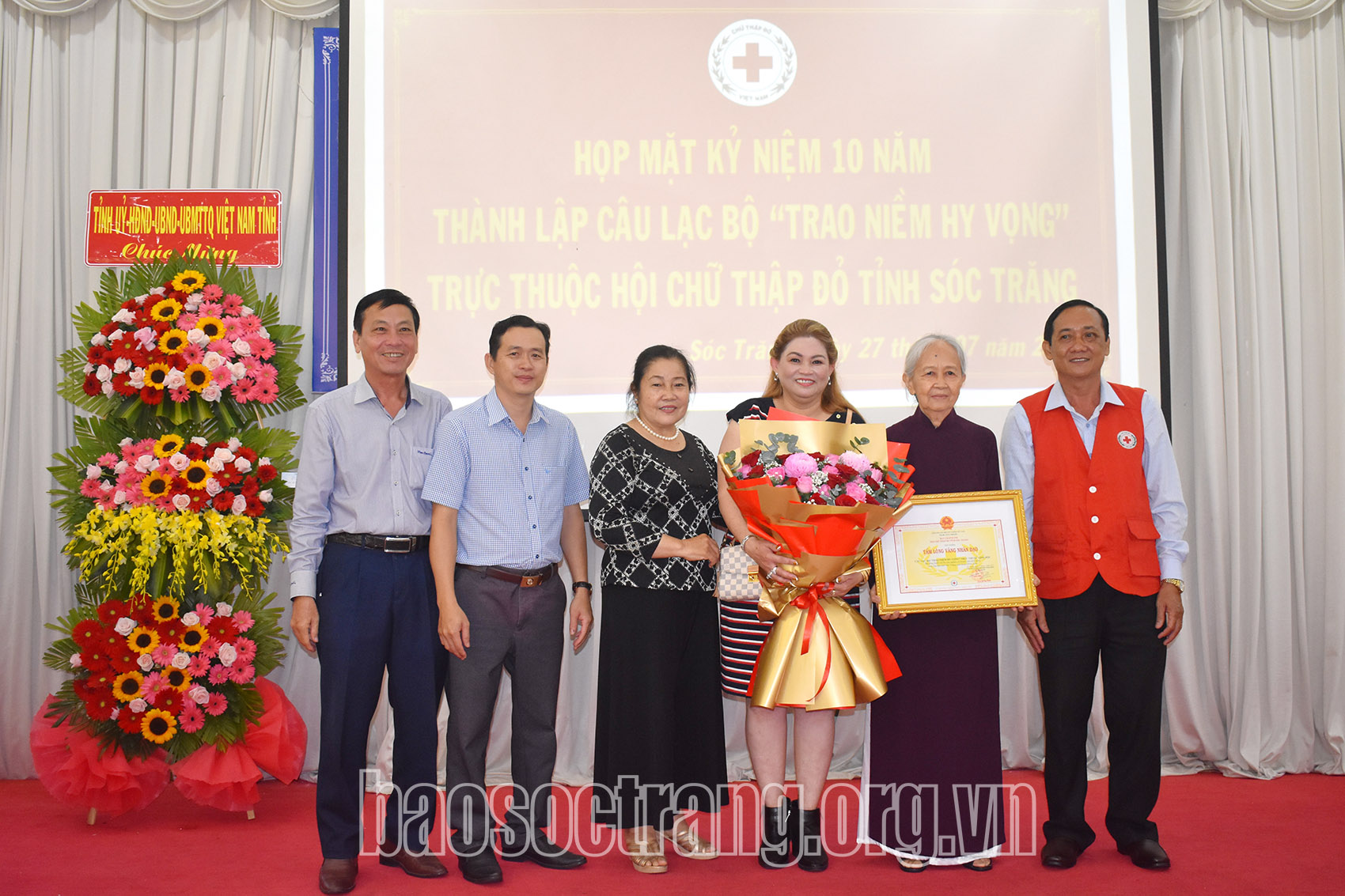 Họp mặt kỷ niệm 10 năm thành lập Câu lạc bộ “Trao niềm hy vọng”