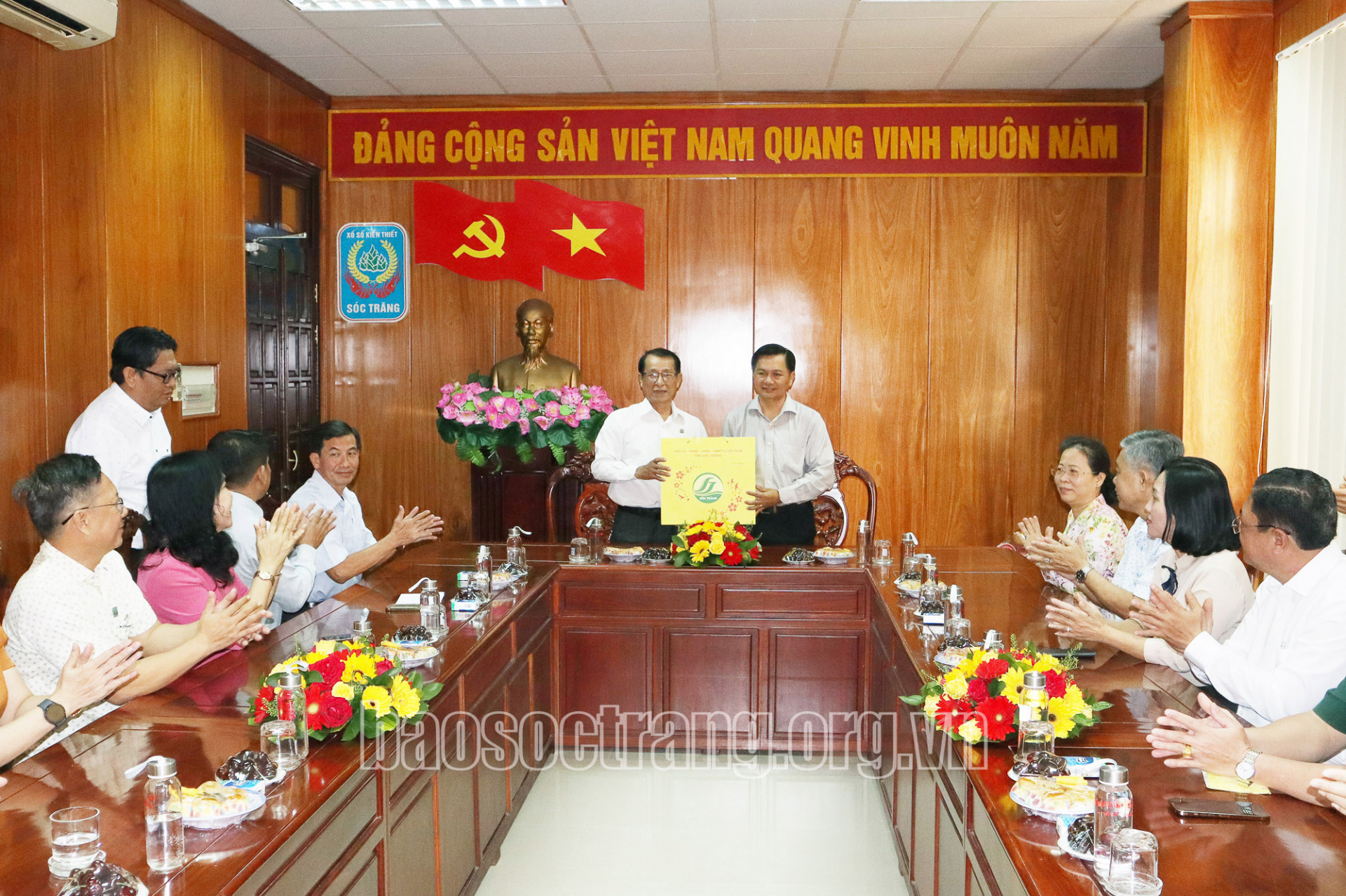 Chủ tịch UBND tỉnh Trần Văn Lâu thăm, chúc Tết các đơn vị trên địa bàn tỉnh