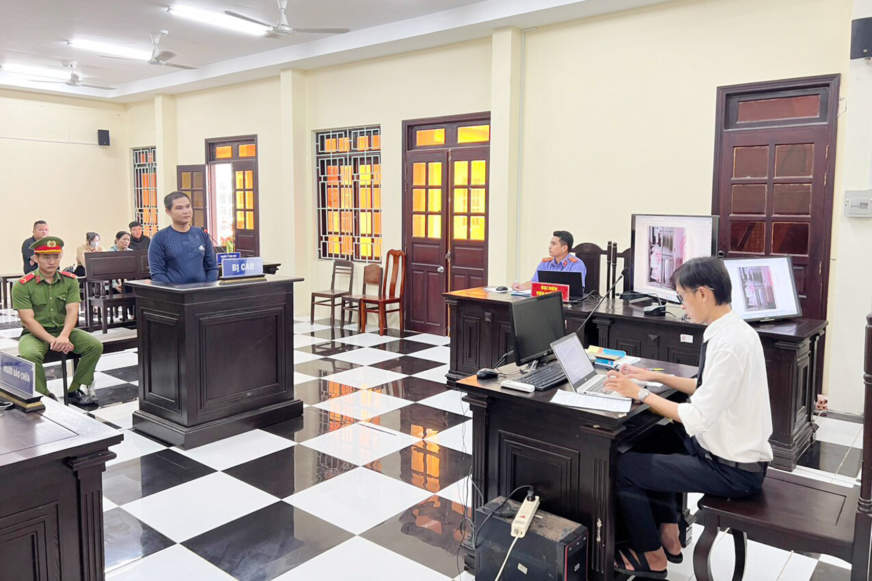 3 năm 6 tháng tù về tội “Cố ý gây thương tích”