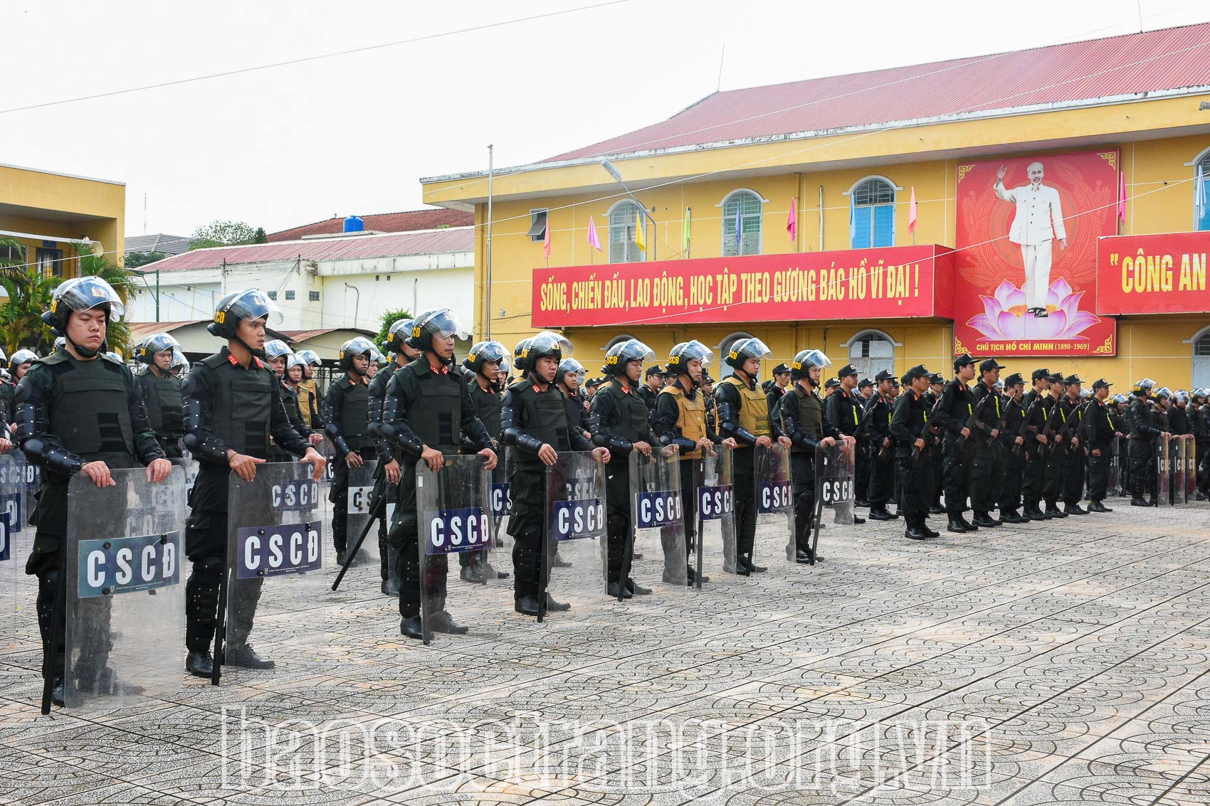 Công an tỉnh Sóc Trăng - Vì nước quên thân, vì dân phục vụ