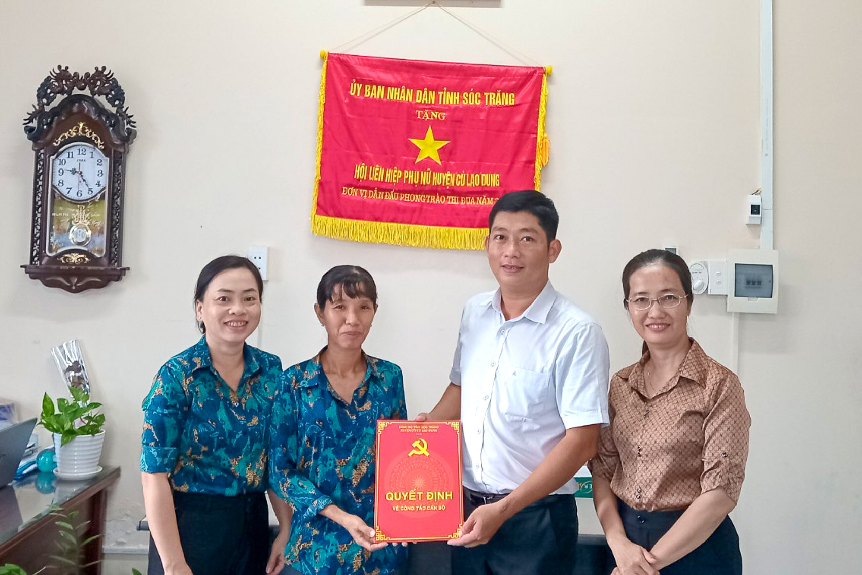 Cán bộ nữ Cù Lao Dung tự tin, khẳng định mình