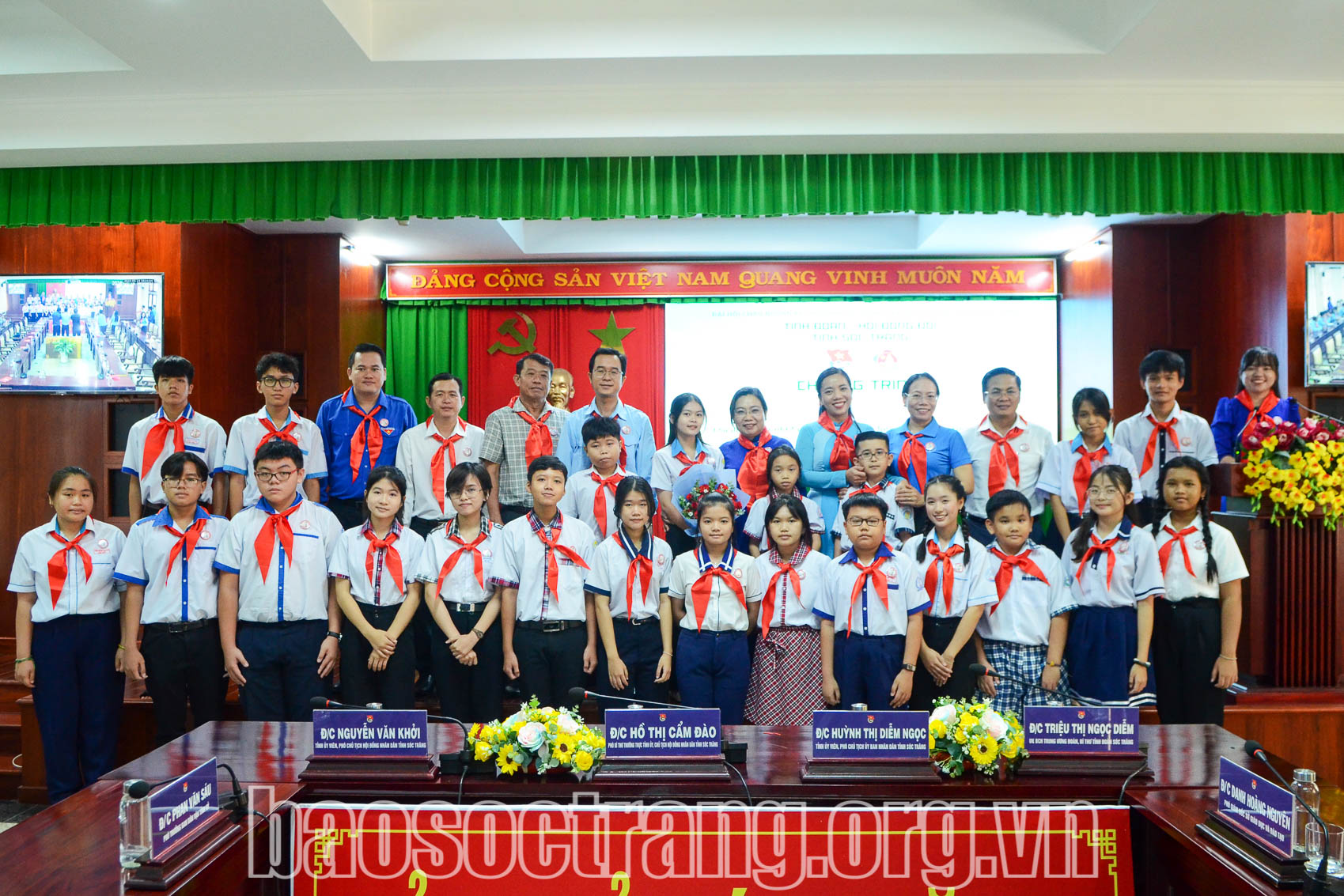 Gặp gỡ, báo công của đại biểu đạt danh hiệu Cháu ngoan Bác Hồ tỉnh Sóc Trăng với lãnh đạo tỉnh