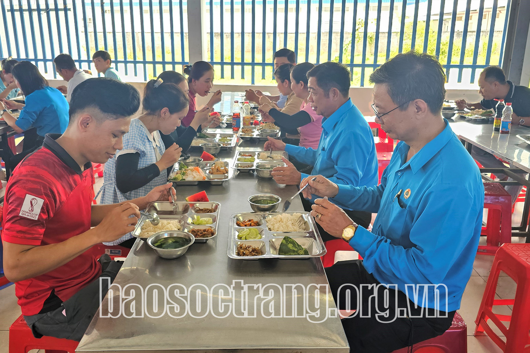 Nâng cao chất lượng bữa ăn ca cho người lao động