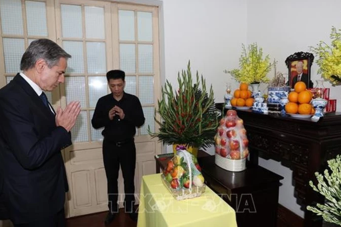 Ngoại trưởng Hoa Kỳ Antony Blinken thắp hương và chia buồn với gia đình Tổng Bí thư Nguyễn Phú Trọng