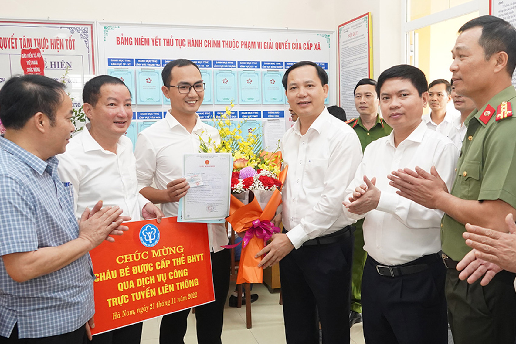 Quyết liệt chuyển đổi số lĩnh vực BHXH, BHYT, lấy người dân, doanh nghiệp làm trung tâm phục vụ