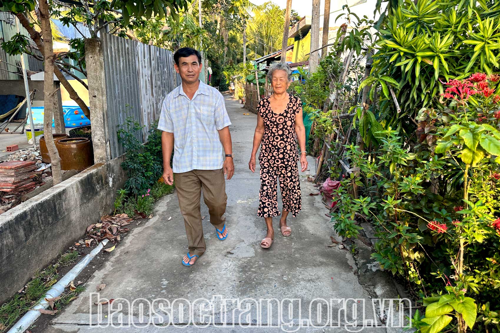 Ông Thạch Ngọc Bá phát huy vai trò người có uy tín trong cộng đồng