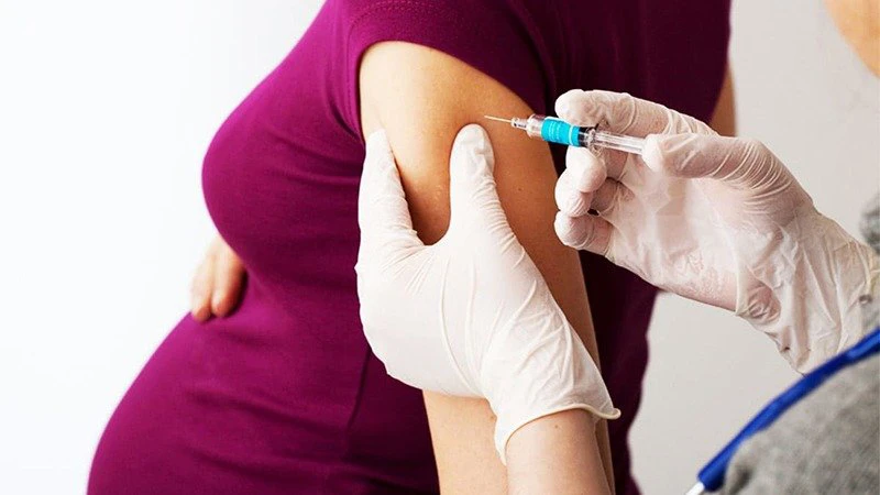 Vì sao phụ nữ mang thai nên tiêm vaccine cúm mùa?