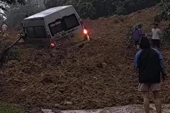 Đồng bộ các biện pháp ứng phó với lũ quét, sạt lở đất