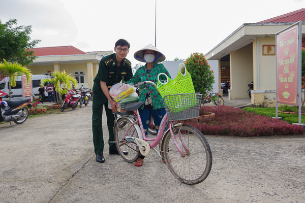 Thượng úy Nguyễn Huỳnh Việt Huy, học theo Bác “giờ nào việc nấy”