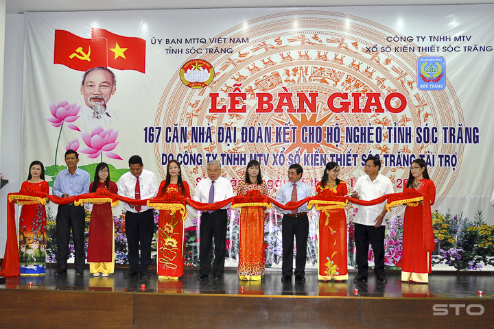 Bàn giao 167 căn nhà đại đoàn kết cho hộ nghèo