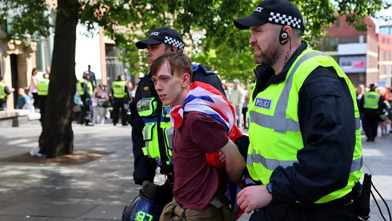 Cảnh sát Anh bắt giữ hơn 1.000 người liên quan biểu tình bạo lực