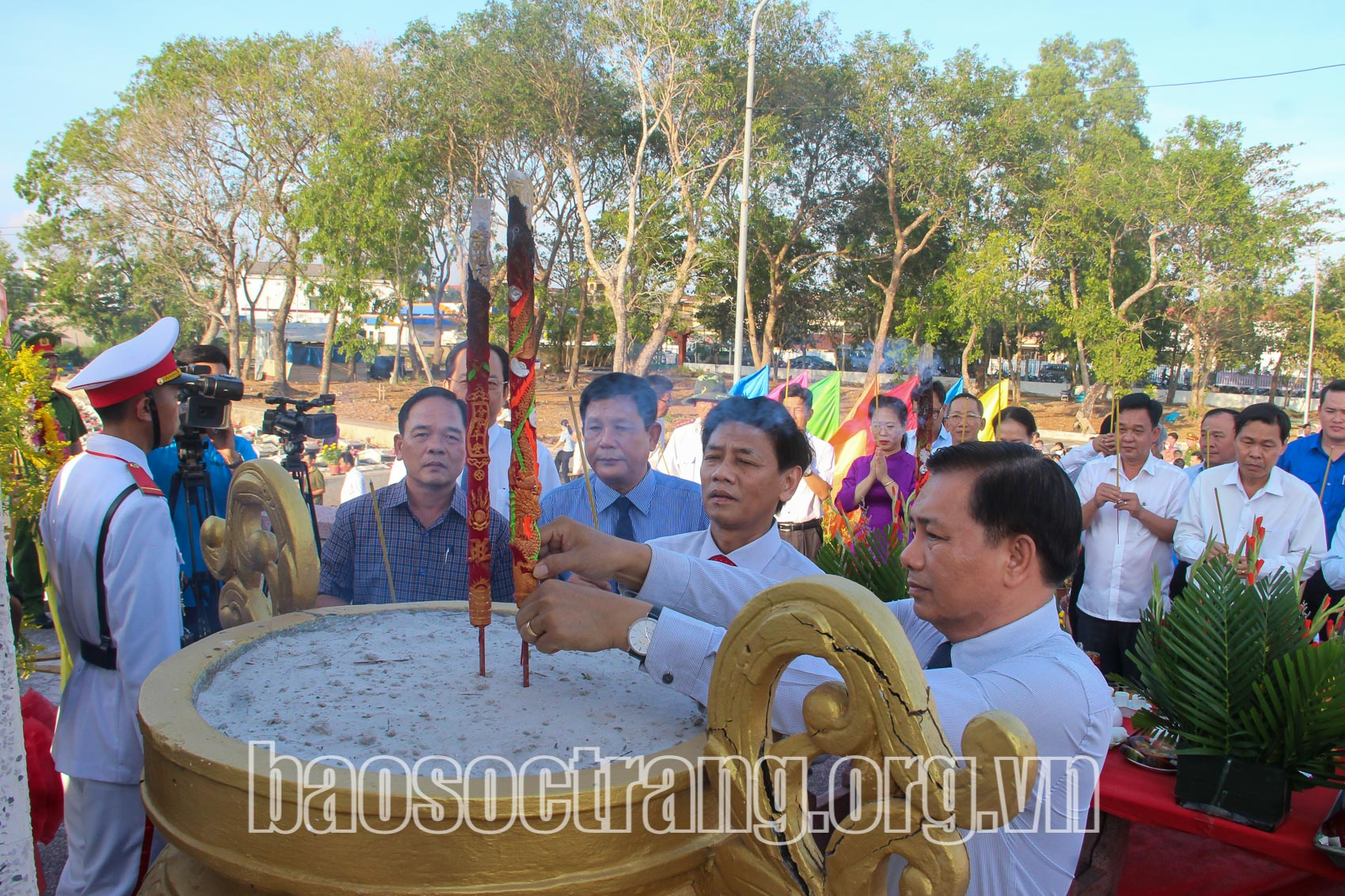 Lãnh đạo tỉnh viếng nghĩa trang liệt sĩ nhân dịp tết Nguyên đán Giáp Thìn 2024