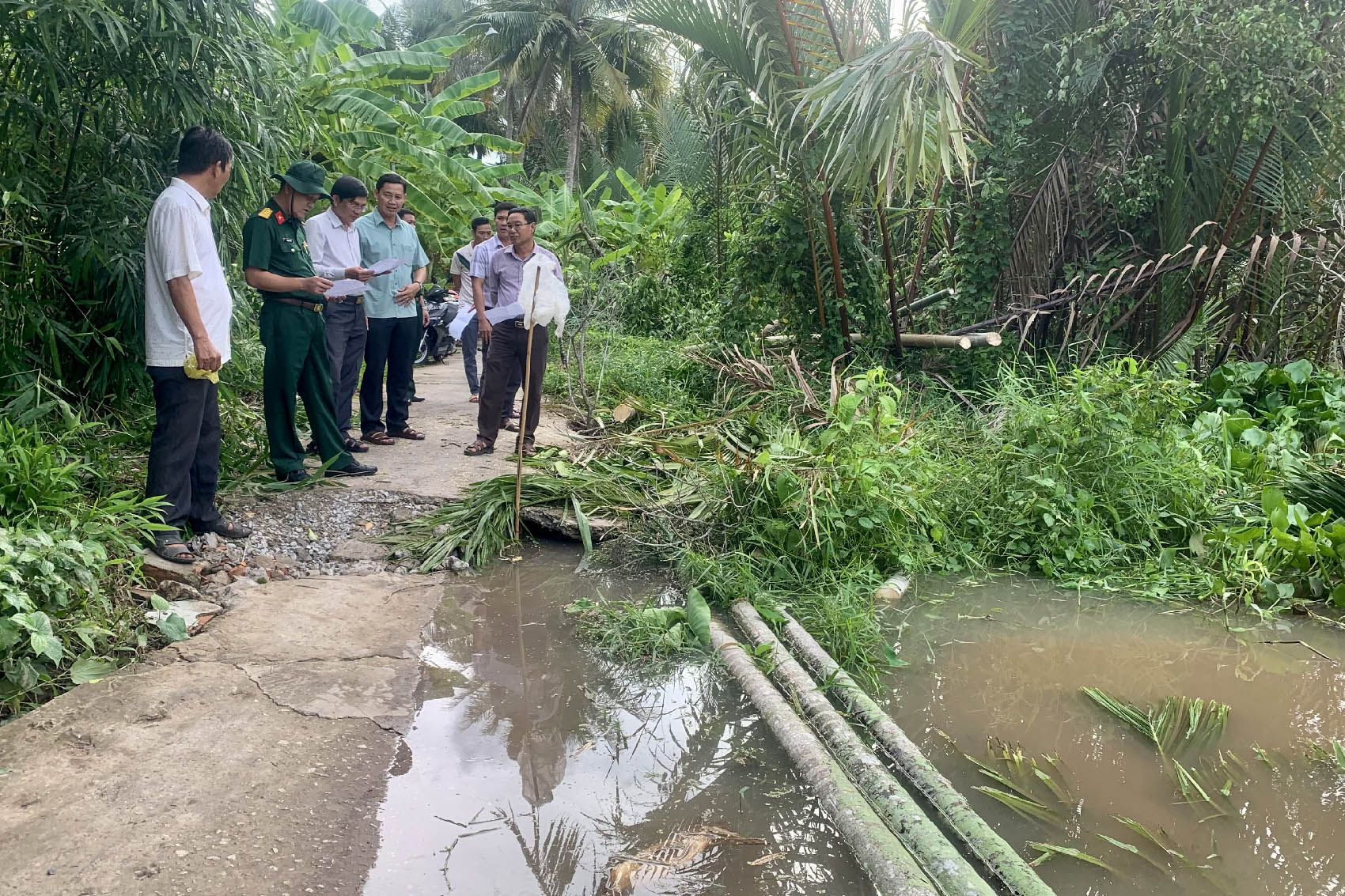 Sạt lở lộ đal khoảng 20m tại xã Châu Khánh